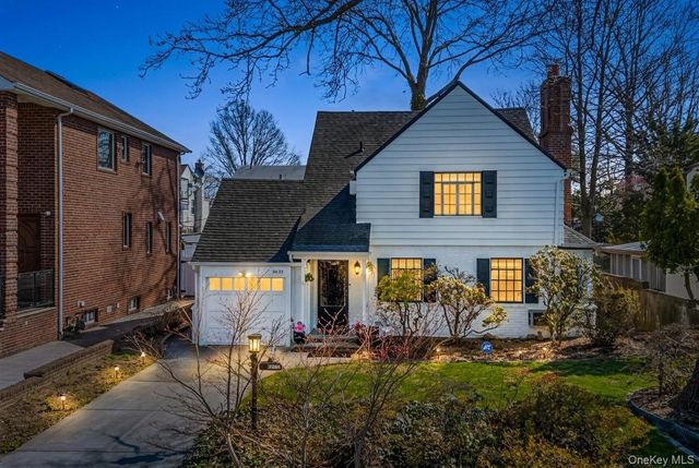 85-25 213th Street, Hollis Hills, NY 11427