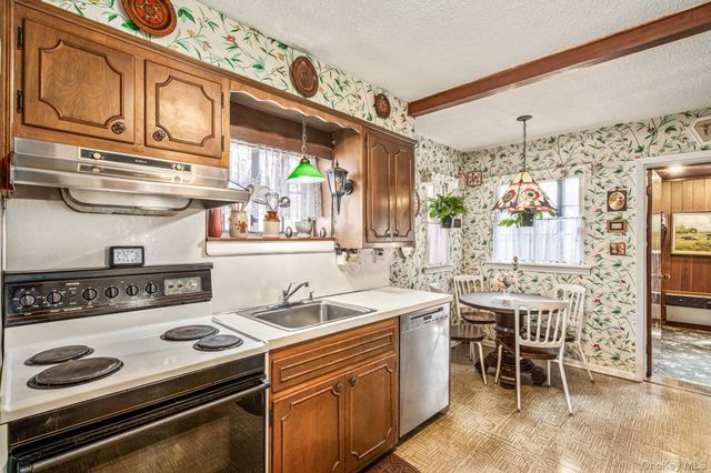85-25 213th Street, Hollis Hills, NY 11427
