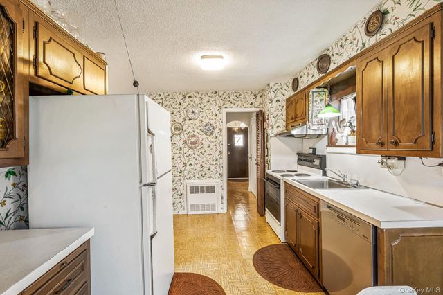 85-25 213th Street, Hollis Hills, NY 11427