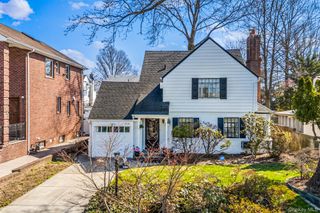 85-25 213th Street, Hollis Hills, NY 11427