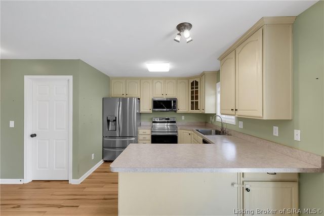 405 Crest Way Drive, Henryville, IN 47126