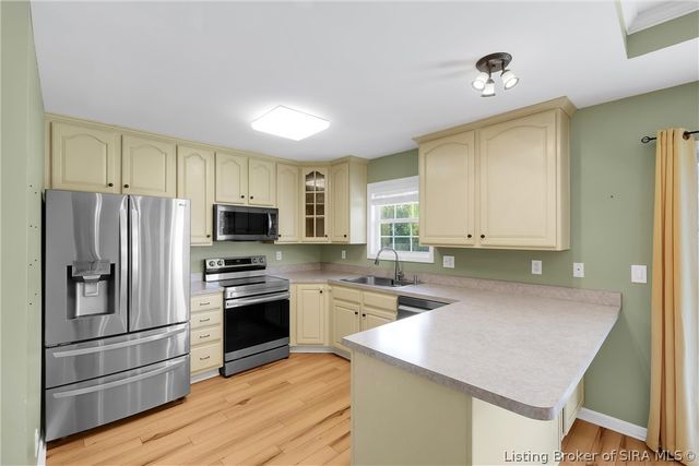405 Crest Way Drive, Henryville, IN 47126