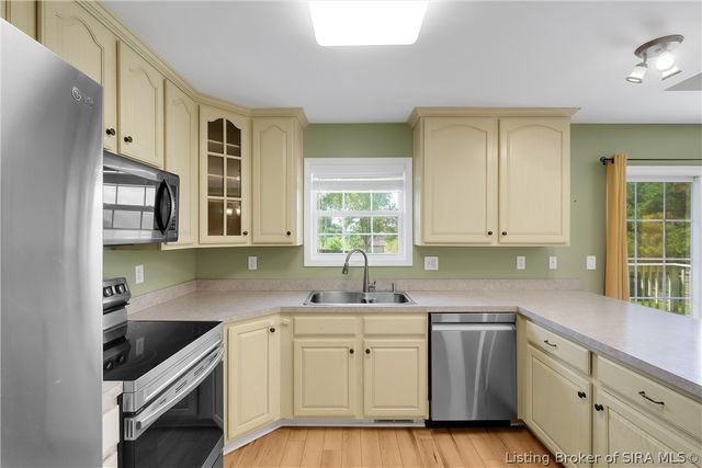 405 Crest Way Drive, Henryville, IN 47126