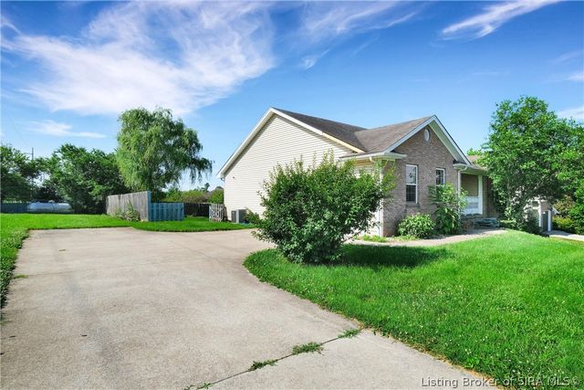 405 Crest Way Drive, Henryville, IN 47126
