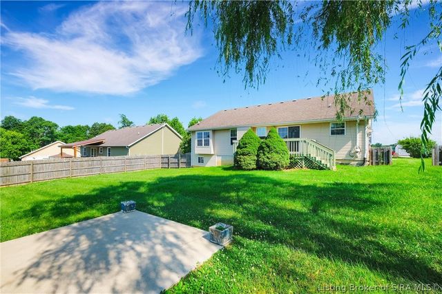 405 Crest Way Drive, Henryville, IN 47126