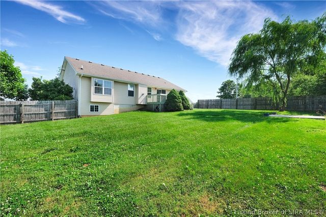 405 Crest Way Drive, Henryville, IN 47126