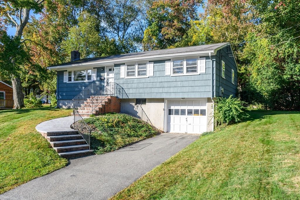 124 Juniper Drive, Norwood, MA 02062