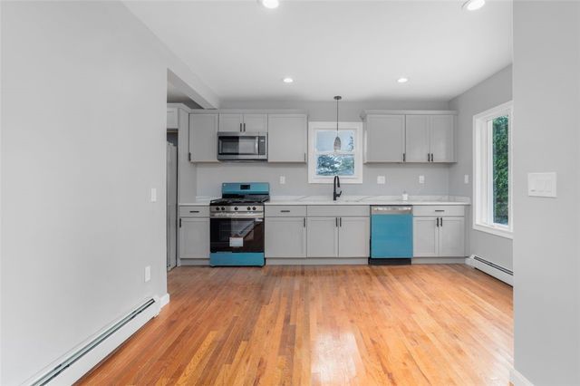 3222 Pawtucket Avenue, East Providence, RI 02915