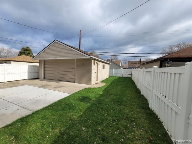 2108 Mclain Avenue, Lincoln Park, MI 48146