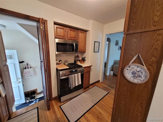 2108 Mclain Avenue, Lincoln Park, MI 48146