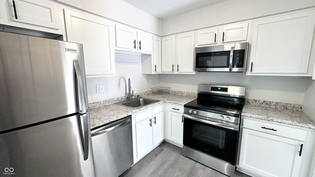 5938 Deerwood Court, Indianapolis, IN 46254