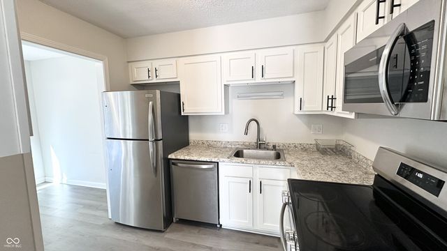 5938 Deerwood Court, Indianapolis, IN 46254