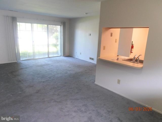 2907-A TARNBROOK DR, Mount Laurel, NJ 08054