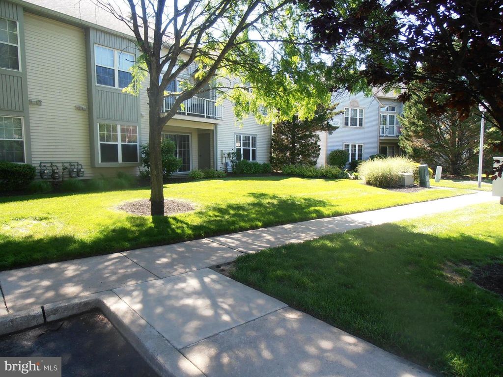 2907-A TARNBROOK DR, Mount Laurel, NJ 08054