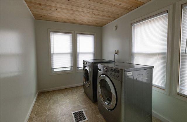 584 East Avenue, Shelby, NY 14103