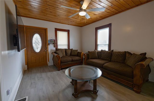 584 East Avenue, Shelby, NY 14103