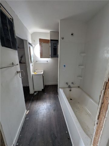 709 Fruit Way, Mckees Rocks, PA 15136