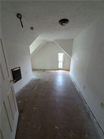 709 Fruit Way, Mckees Rocks, PA 15136