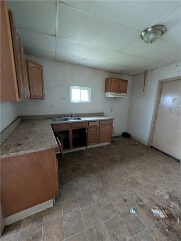 709 Fruit Way, Mckees Rocks, PA 15136