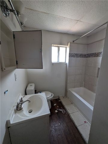 709 Fruit Way, Mckees Rocks, PA 15136