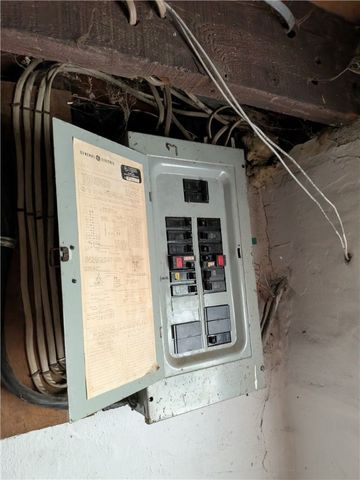 709 Fruit Way, Mckees Rocks, PA 15136