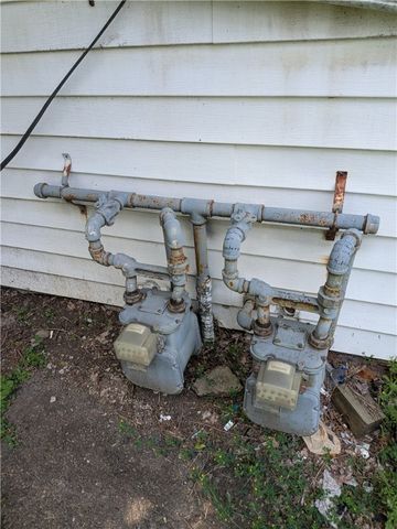 709 Fruit Way, Mckees Rocks, PA 15136