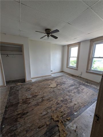 709 Fruit Way, Mckees Rocks, PA 15136