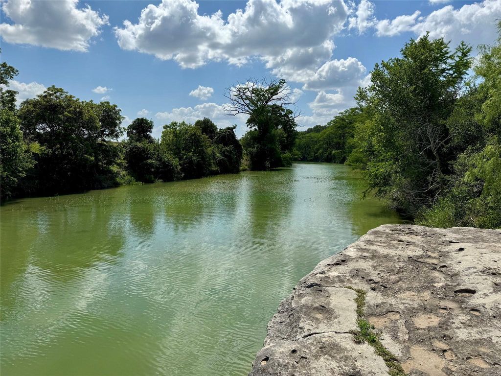 202,204,208 Thomas Oaks DR, Wimberley, TX 78676