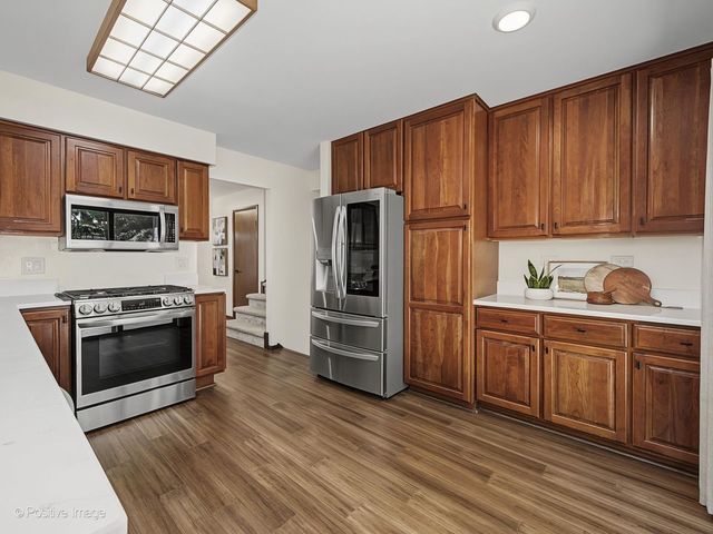 800 Marston Avenue NE, Glen Ellyn, IL 60137