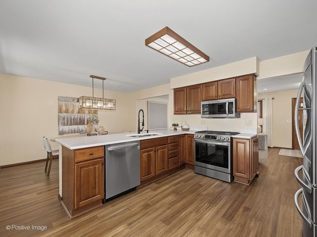 800 Marston Avenue NE, Glen Ellyn, IL 60137