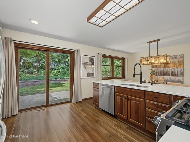 800 Marston Avenue NE, Glen Ellyn, IL 60137
