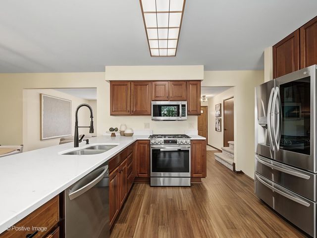 800 Marston Avenue NE, Glen Ellyn, IL 60137