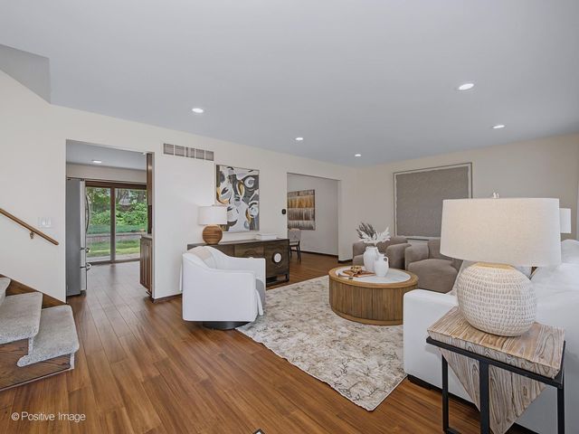 800 Marston Avenue NE, Glen Ellyn, IL 60137