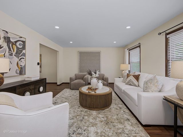 800 Marston Avenue NE, Glen Ellyn, IL 60137