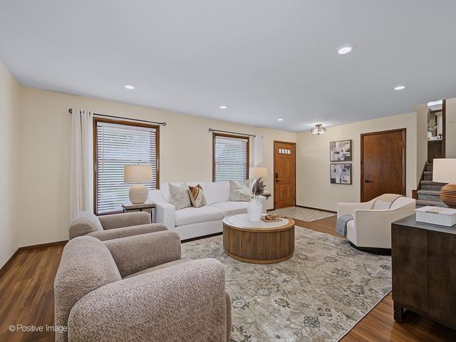 800 Marston Avenue NE, Glen Ellyn, IL 60137