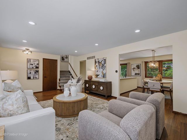 800 Marston Avenue NE, Glen Ellyn, IL 60137