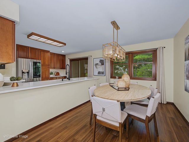 800 Marston Avenue NE, Glen Ellyn, IL 60137