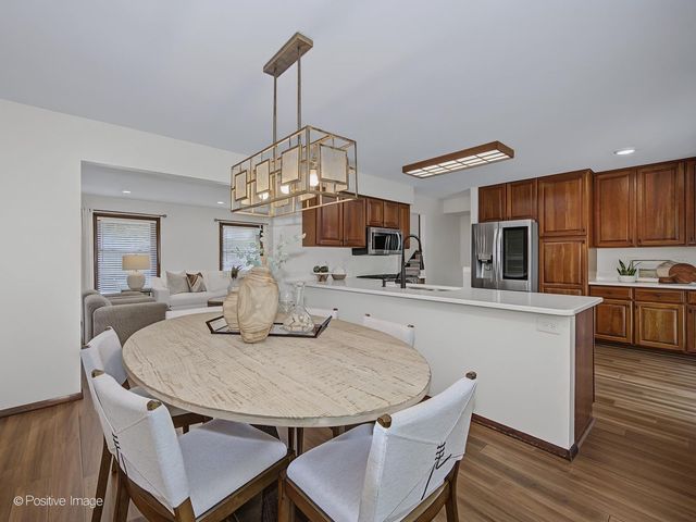 800 Marston Avenue NE, Glen Ellyn, IL 60137