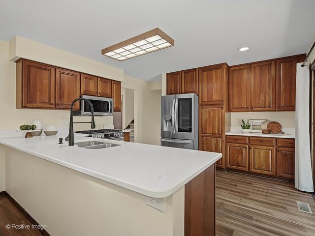 800 Marston Avenue NE, Glen Ellyn, IL 60137