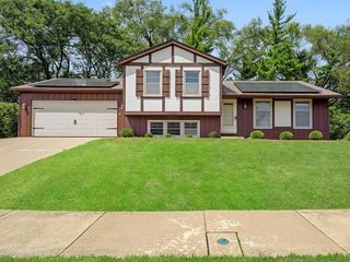 800 Marston Avenue NE, Glen Ellyn, IL 60137