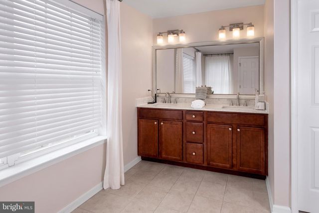 7 WINDFLOWER CT, Robbinsville, NJ 08691