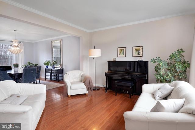 7 WINDFLOWER CT, Robbinsville, NJ 08691