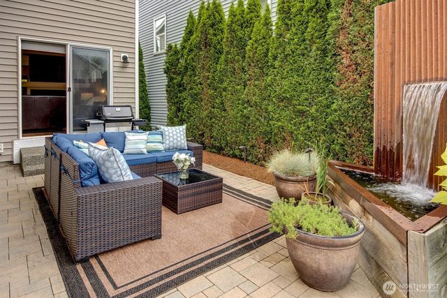 34833 SE Ridge Street, Snoqualmie, WA 98065