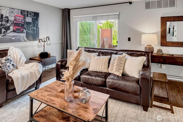 34833 SE Ridge Street, Snoqualmie, WA 98065