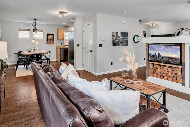 34833 SE Ridge Street, Snoqualmie, WA 98065