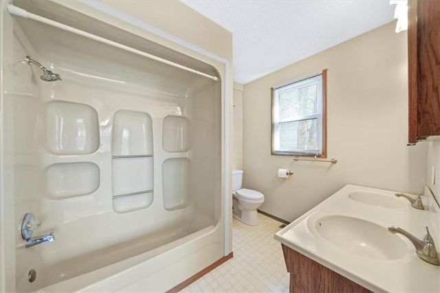 4924 Mission Road, Roeland Park, KS 66205