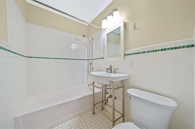 4924 Mission Road, Roeland Park, KS 66205