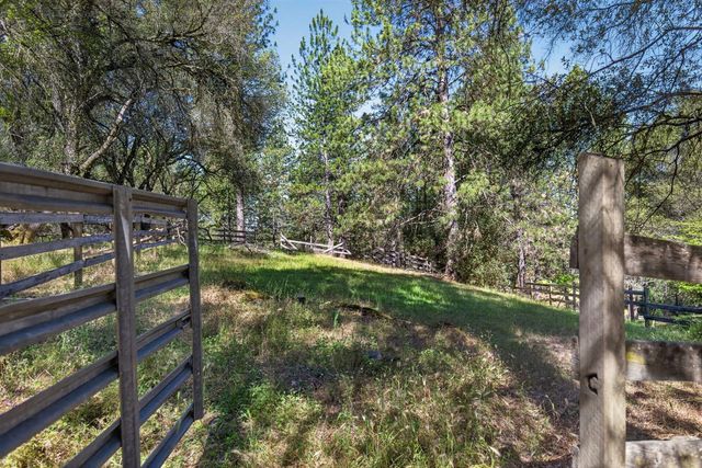 4617 Ringold Rd, Diamond Springs, CA 95619