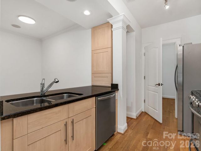 2243 Selwyn Avenue 103, Charlotte, NC 28207
