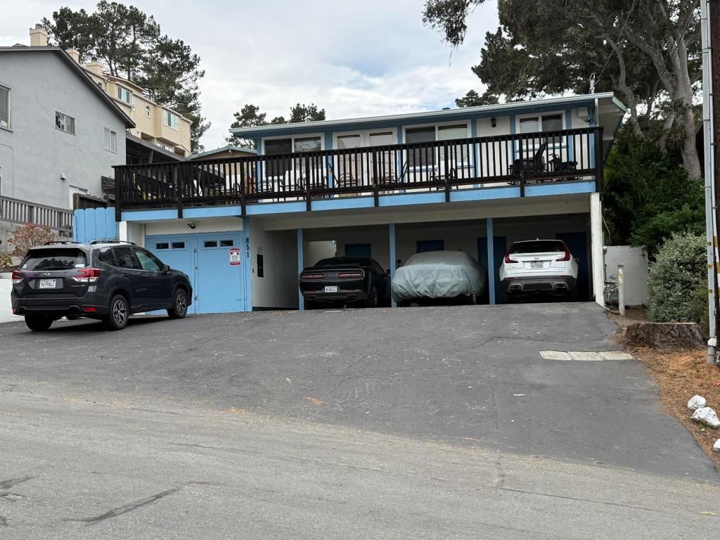 851 Lyndon Street, Monterey, CA 93940